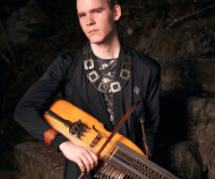 Johan LÅNG     au nyckelharpa